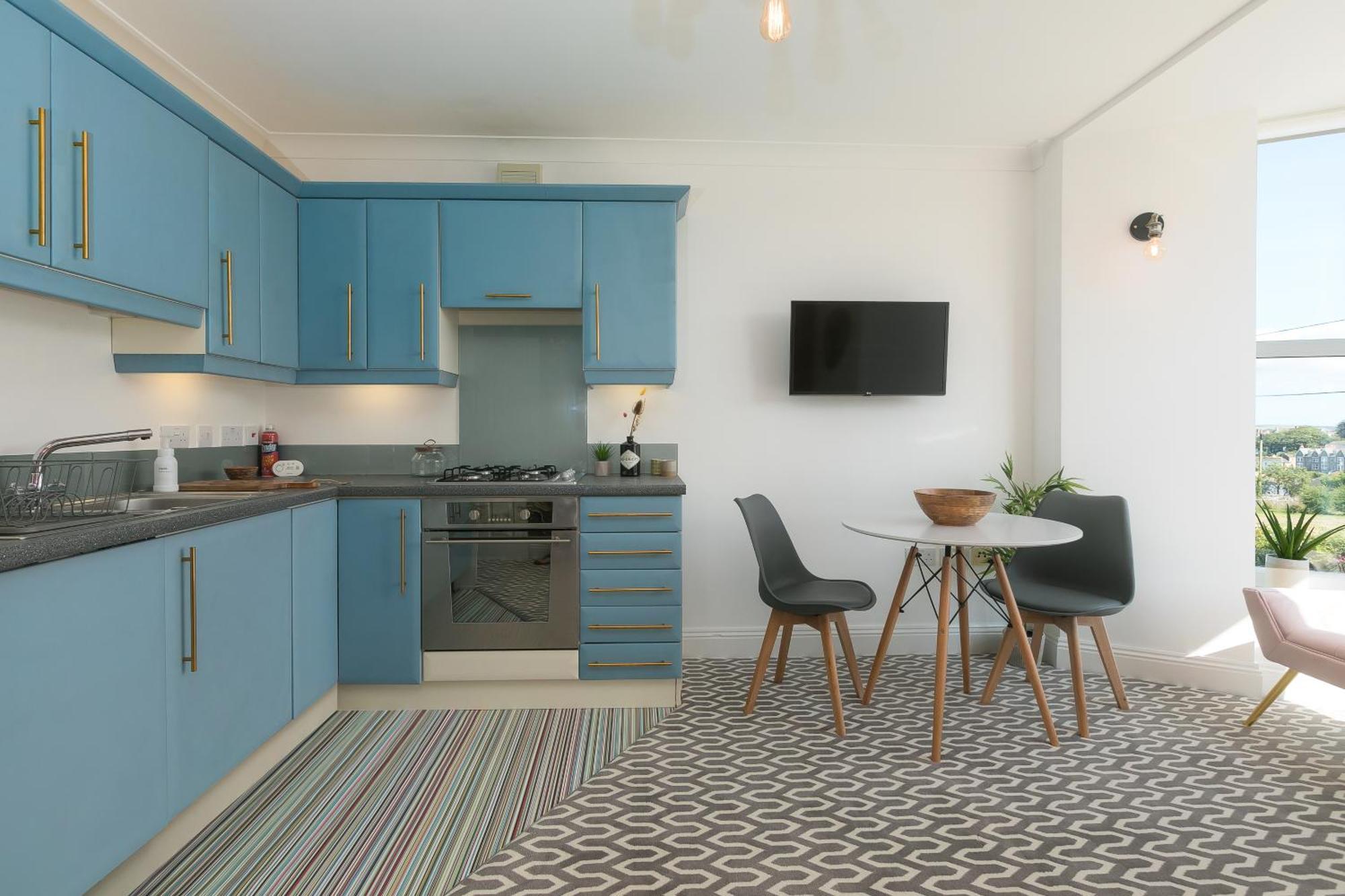 Seabreeze 3 - Seaview & Parking Apartment