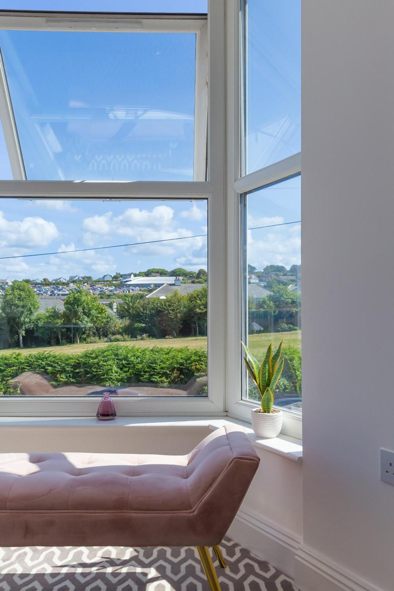 Seabreeze 3 - Seaview & Parking *